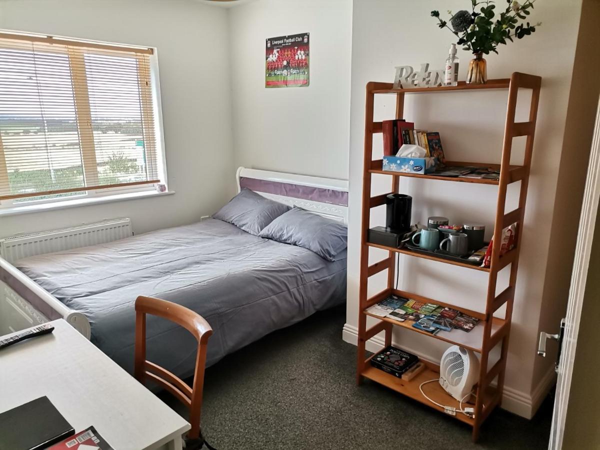 Bright And Cozy Room With Double Bed, Private Bathroom Not Ensuite, Breakfast To Go Dublin Exterior photo