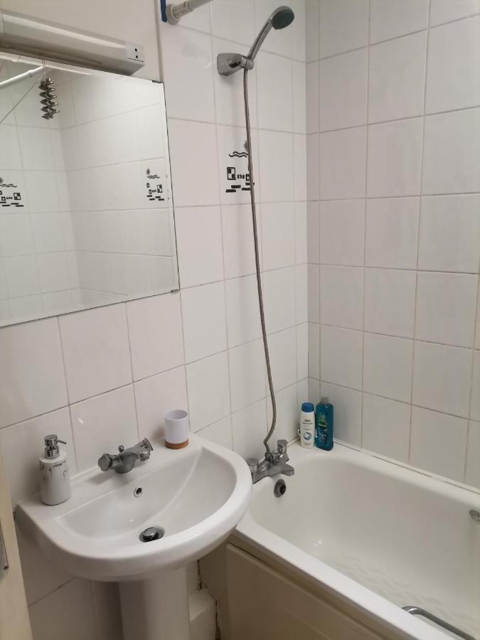 Bright And Cozy Room With Double Bed, Private Bathroom Not Ensuite, Breakfast To Go Dublin Exterior photo